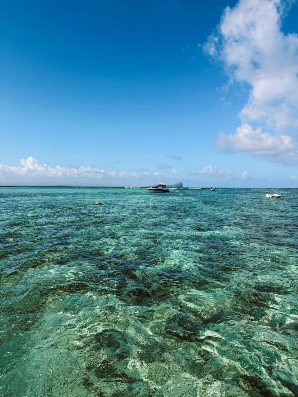 Lagon turquoise et barrière de corail au large de l'île Maurice