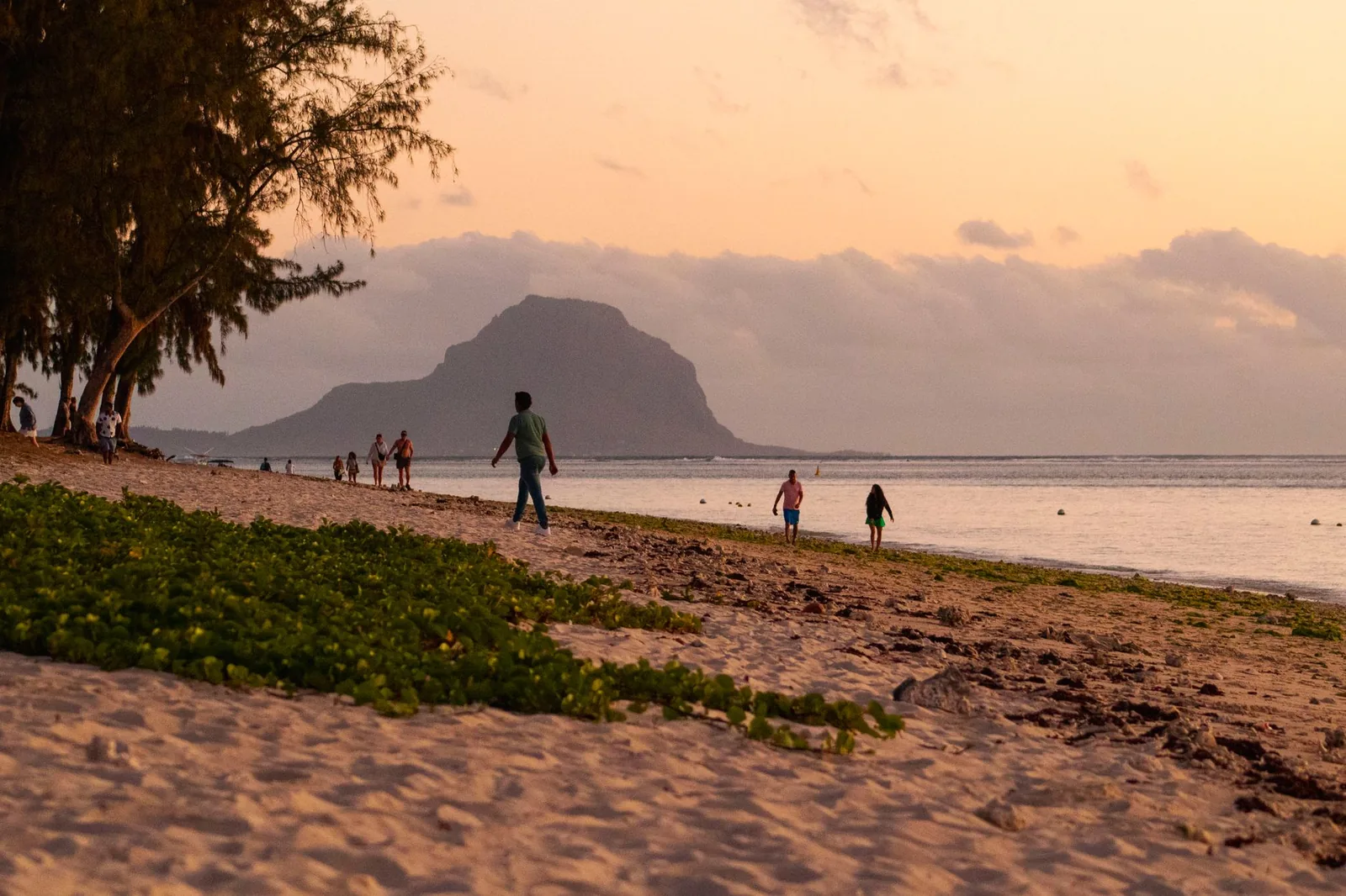 Le Morne Brabant au coucher du soleil, montagne refuge des esclaves marrons à l'île Maurice