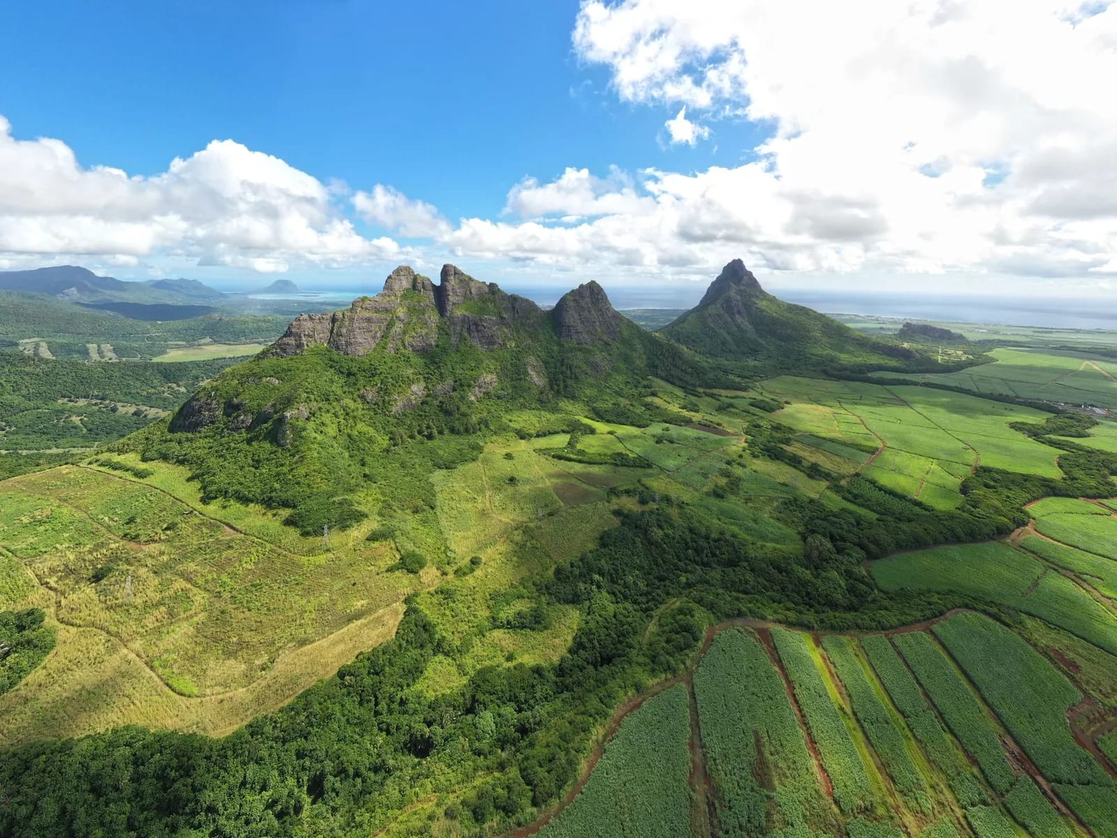 Montagne du Rempart et Trois Mamelles vues depuis le plateau central de l'île Maurice