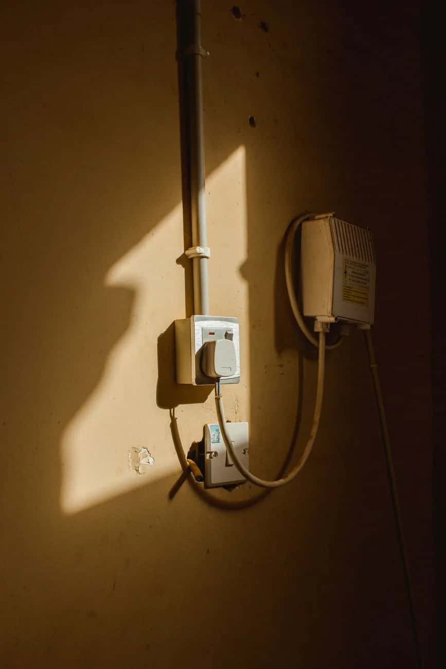 Prise murale de type G avec son interrupteur, le standard électrique en vigueur à l'île Maurice