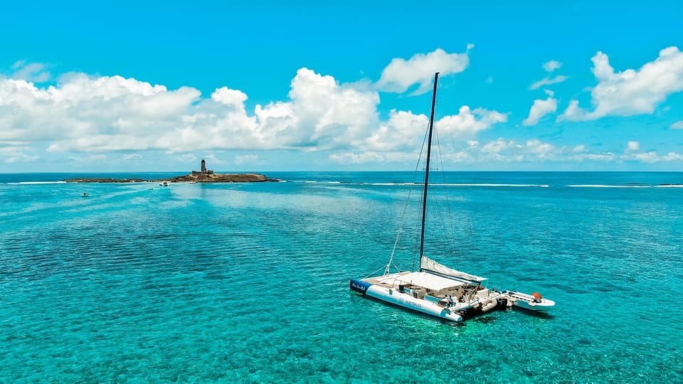 Catamaran de Mahébourg à l'île aux Cerfs, par l'île au Phare